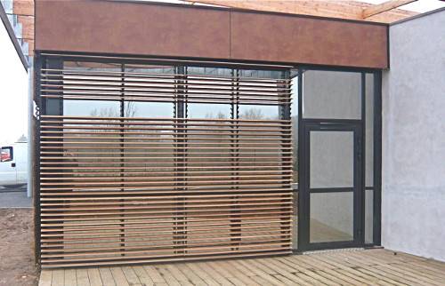 Umbrire fatade cu lamele mobile